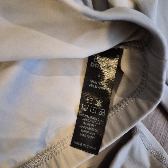 Daily Drills Long Sleeve Crop Top and Leggings Set Small - Picture 2 of 3